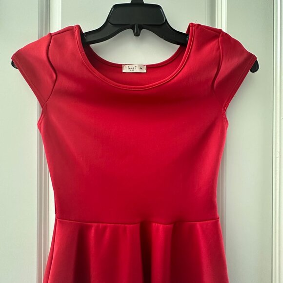 Red Peplum Top With Cap Sleeves  Medium Size  96% Polyester 4% Spandex  Love J U - Picture 4 of 6